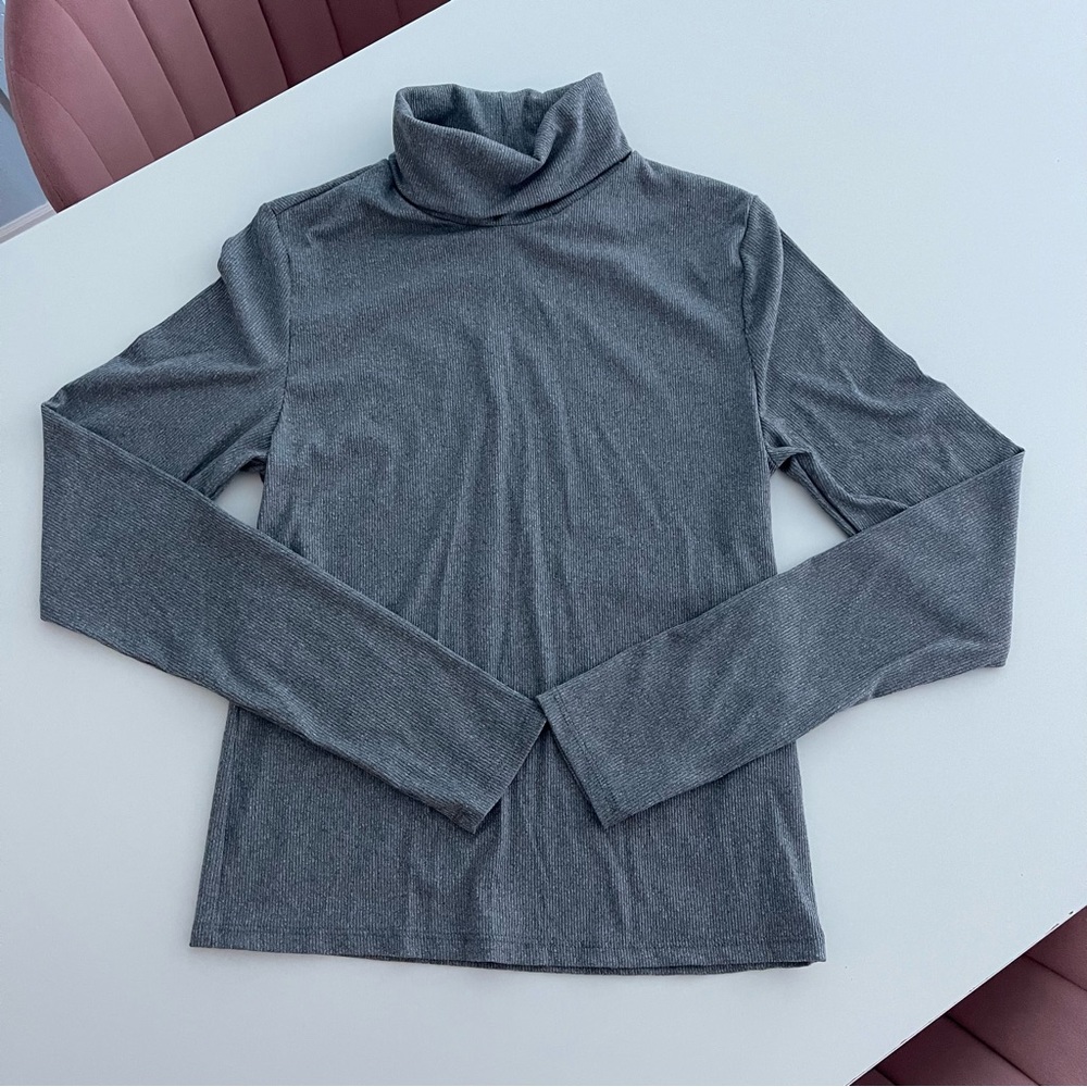 FREE W/ ANY BUNDLE ‼️ - NWT grey turtleneck long sleeve